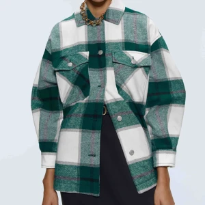  - Jag säljer min mycket trendiga grön rutiga zara jacka.  Knappt använd och ser ut som ny.