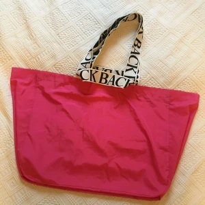  - Never used, still with tag Färg: pink bubble gum 