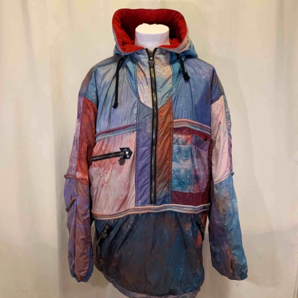 Rare vintage 80-tals lupo grigio jacka, väldig skön med fleece som innerfoder, jackan är i mycket gott skick, Italiensk storlek 54. Kan hämtas i Uppsala eller skickas mot fraktkostnad.. Jackor.