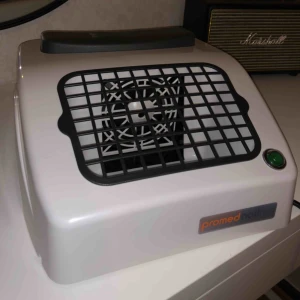  - Nagel fön Suger åt sig allt damm från när man filar naglarna osv  Aldrig använd 