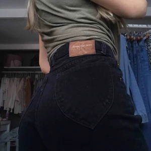  - Superfina jeans från Calvin klein, väl använda men fint skick, inga fläckar. Skriv vid frågor❤️