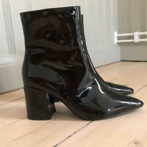  - Skor med klack från Gina Tricot. Använda 2 ggr 