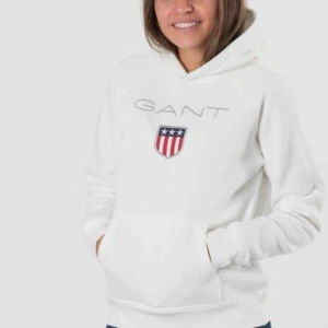  - En gant hoodie vit. Är från kidsbrandstore så barnstorlek men sitter som XS enligt mig. Använd fåtal gånger så inprincip i nyskick. För mer frågor eller bilder är de bara att skriva