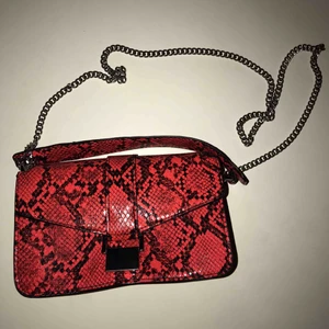  - Cool väska från Zara som tyvärr inte kommit till användning😢 köparen står för frakt 💖