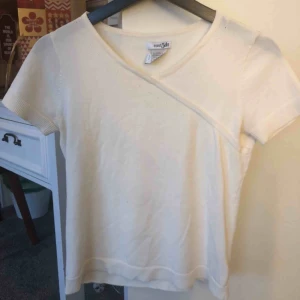  - jättesöt topp med lite sent 90-00tals vibbar