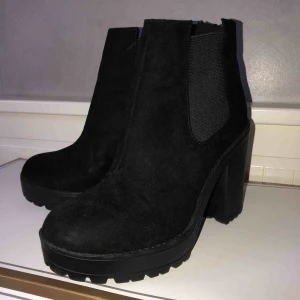  - Riktigt sköna högklackade skor. Använda en gång. 