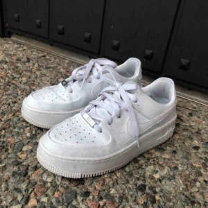  - Nike air force 1 Sage. Använda fåtal gånger och i gott skick. Köparen står för frakt. 