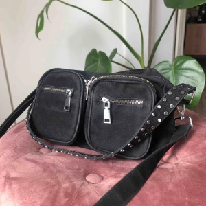  - Väska i jättebra skick, används tyvärr inte lika ofta längre. Perfekt storlek! 🌹 50 kr frakt