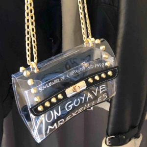  - Super cool väska! Köpt i usa vet därav inte märket är helt oanvänd! Startbud: 80kr buda i meddelanden inte kommentar😹😹