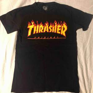 Säljer min fina Thrasher t-shirt som jag nu tyvärr tröttnat på! Skriv om du är intresserad🥰