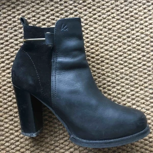  - Svarta högklackade boots från K.Cobler Säljs då de ej kommer till användning