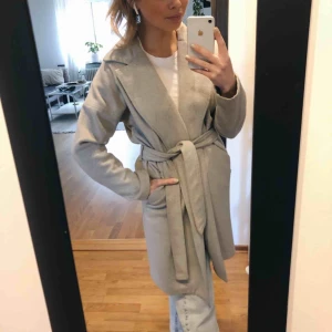  - Kappa köpt på NA-KD, står ingen storlek men passar XS/S. Frakt tillkommer