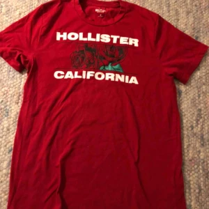  - Tröja från Hollister.