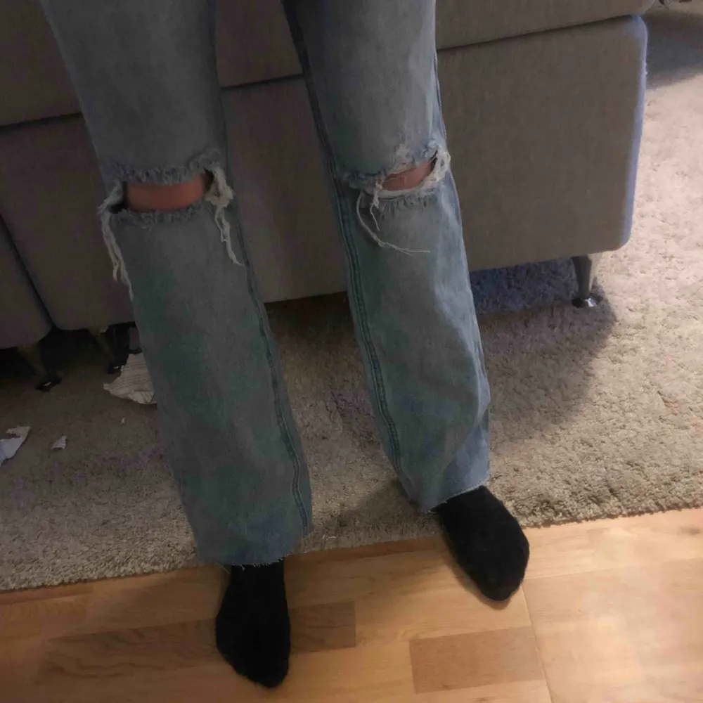 Fräscha jeans från missguided. Tyvärr är de för stora för mig då jag egentligen är en 34. Många intresserade så högst bud vinner. Frakt: 59kr. Jeans & Byxor.