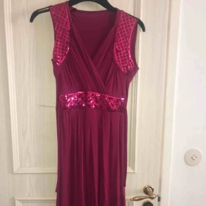  - I bra skick aldrig använt den, den går ända ner till mina knän o jag är 165cm, möts upp i Göteborg eller står köparen för frakt 