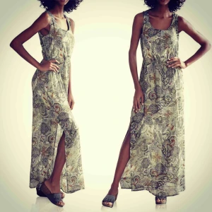  - Maxiklänning från Linea Tesini.  Längd: ca 136 cm  Chiffong: 100% polyester  Foder: 100% polyester.   Storlek: 36, 38, 40, 42.  Fri frakt   https://www.nellasshop.com/products/gronmonstrad-maxiklanning