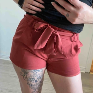  - Supersköna och snygga shorts i aprikos! 