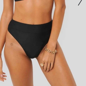  - bikini underdel i svart, high waisted