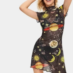  - En supersnygg klänning. Använd en gång🌸