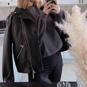  - Skinnjacka från missguided!  Oversize modell 