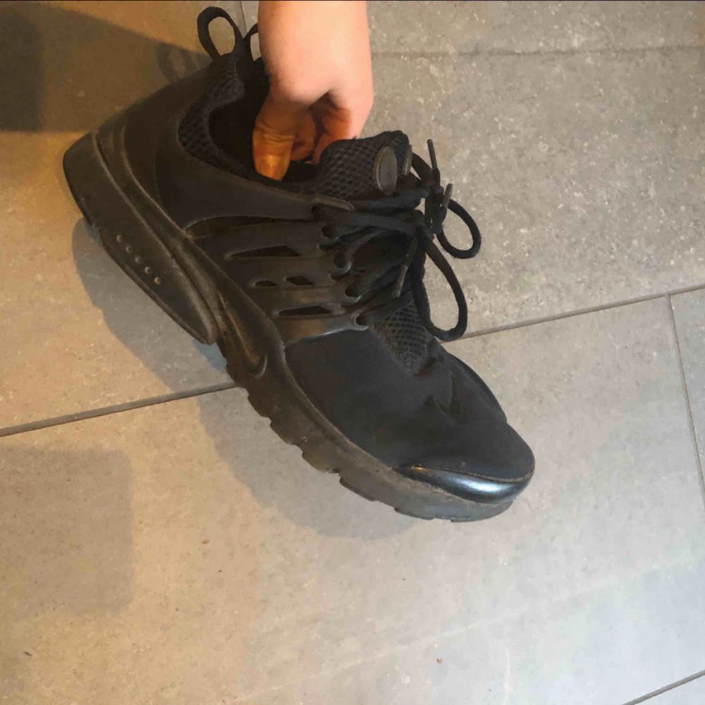 Svarta Nike skor, storlek 40( 25 | Plick Second Hand