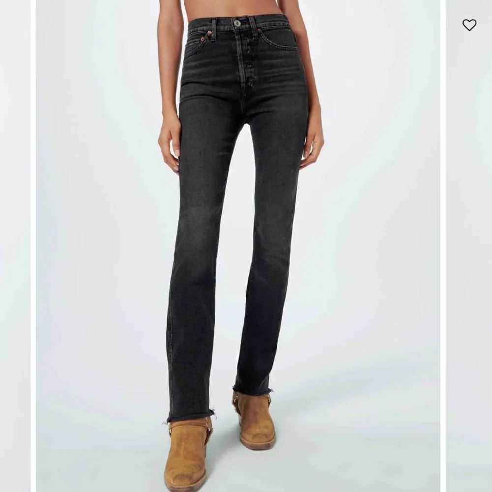 RE-DONE jeans. Helt nya, beställde fel storlek och hann inte skicka tillbaka. Nypris är 2800kr.. Jeans & Byxor.