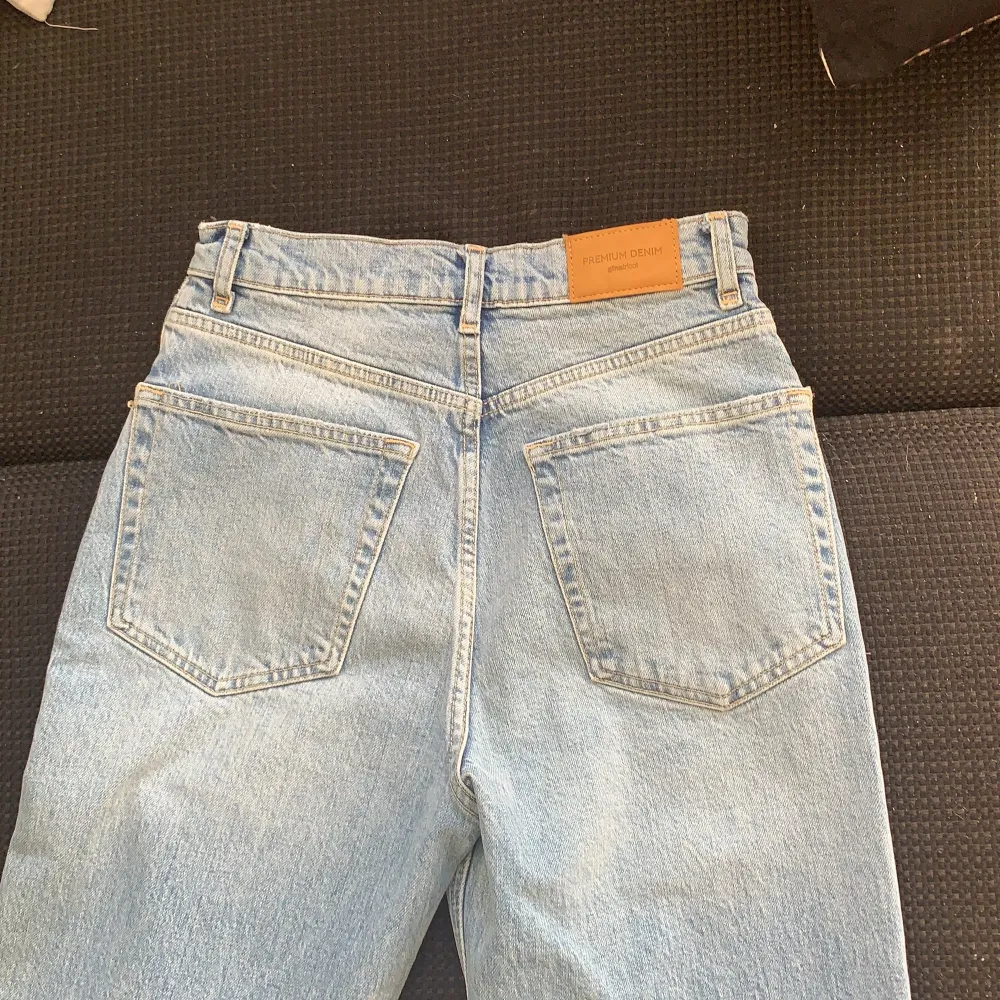 Skitnajs jeans som jag önskade passade mig!! 😍😍 😭😭 köptes på Gina för 599! Men är aldelles för små för mig.. Unni jeans heter dem. Lagt upp annons tidigare!. Jeans & Byxor.