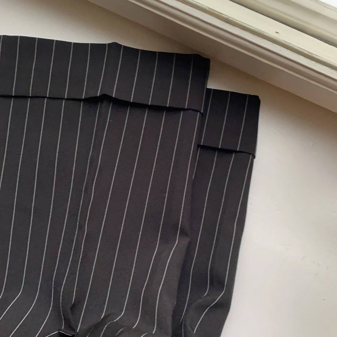 Kritrandiga kostymbyxor - 90