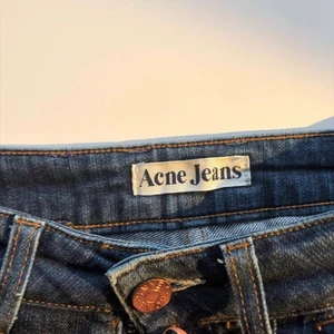 Acne jeans, bootcut - ⚡️Ascoola bootcutjeans från acne, använda ett par gånger men i bra skick⚡️ Nypris-2500! Stl 28/34⚡️