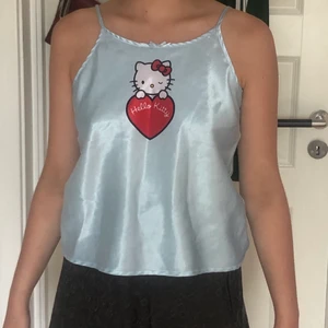 Linne från barnavdelningen - Lite slitet men har inga synliga fläckar eller hål!