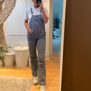 Superfina hängselbyxor - Väldigt fina hängselbyxor köpta på humana! Bra skick