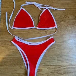 Bikini - Snygg bikini, oanvänd! Storlek M men skulle säga mer åt Small hållet eftersom den är liten i storlek! Man får en snygg rumpa i dom oxå! Buda i kommentarerna så att alla kan se, frakten ligger på 40kr 