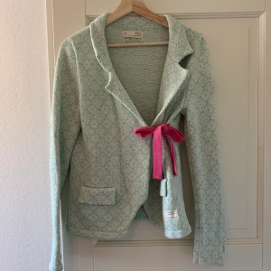 Odd Molly kofta - Odd Molly kofta som är sparsamt använd. Köpt för 1795kr 💛 I strl M. 