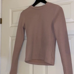 Beige/rosa tröja  - En jätte fin tröja från bikbok.