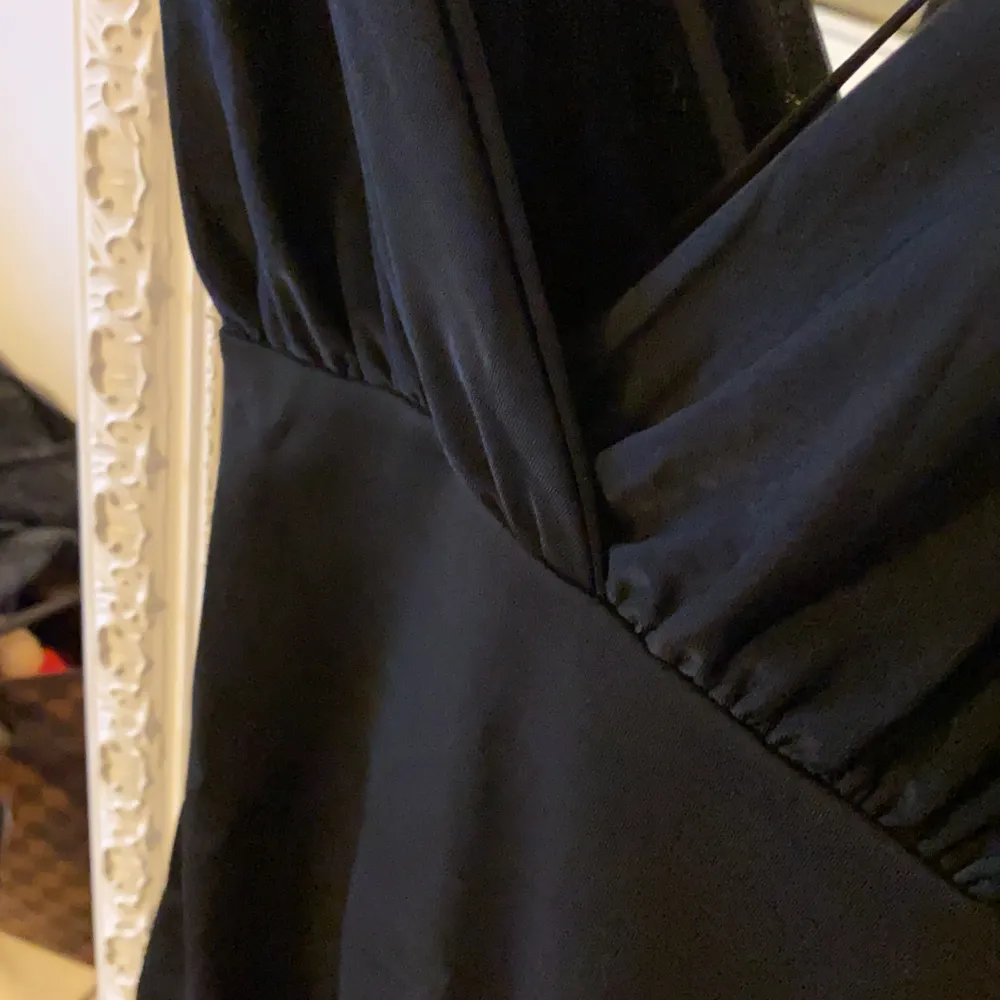 Tight svart klänning från Boohoo. . Klänningar.