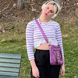 Lila randig tröja  - Säljer denna lila tröja💖💖 barnstorlek men skulle säga xs/s