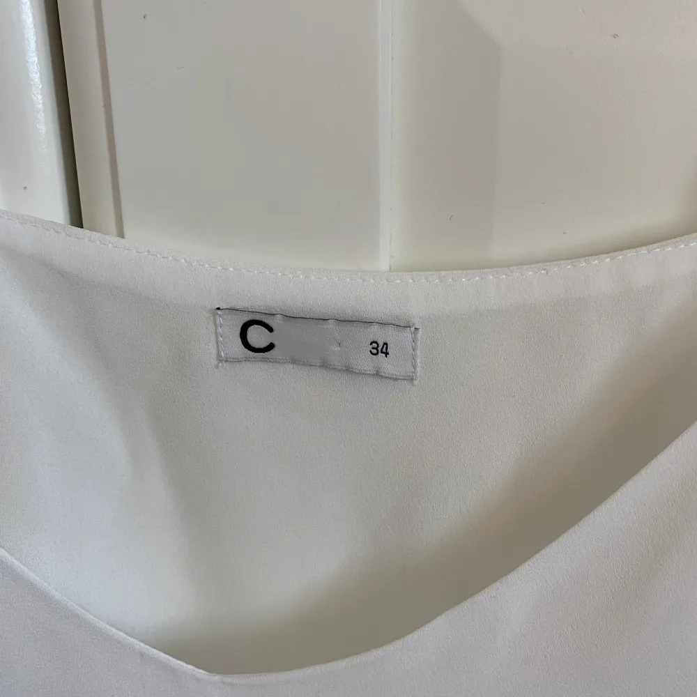 Enkelt fint linne från cubus storlek 34, säljer för 40 kr + frakt. T-shirts.