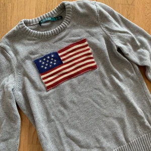 Ralph Lauren tröja  - Väldigt bra skick, stickad R-L tröja. Nypris: 1299kr. Köparen står för frakten. 