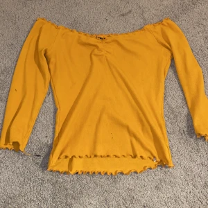 Orange fin tröja - Orange tröja i storlek XS från newyoker. Den är lite kortare i armarna och slutar precis under magen