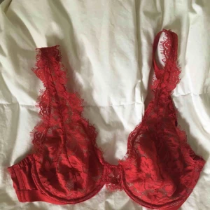  - Säljer denna fantastiska bh som inte blivit använd på länge pga för liten. Den sitter väldigt fint på och passar så fint under allt ⛄️