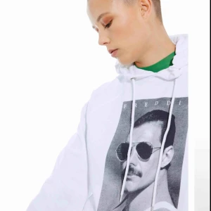  - SÖKEEES! Freddie hoddie!! 