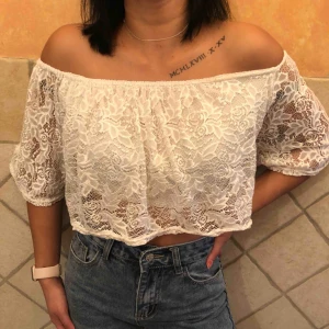  - Passar även XS och M. Jätte fin off shoulder tröja 