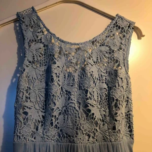  - Klänning använd vid ett tillfälle 