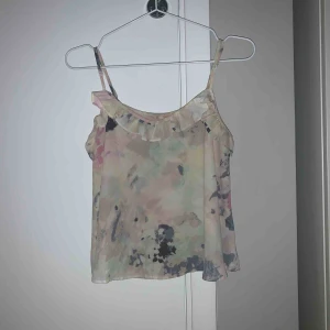  - Blus från bikbok. Nypris ca. 150kr