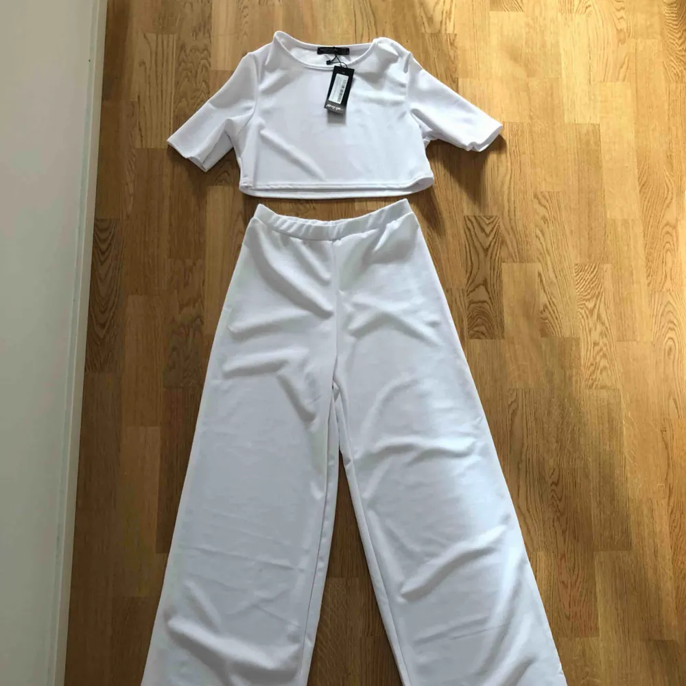 Brand new and never worn, crop top and pants set. Original price 500kr. You can check it out on their website nastygal.com. (Delivery charges not included) (Payment by swish). Jeans & Byxor.
