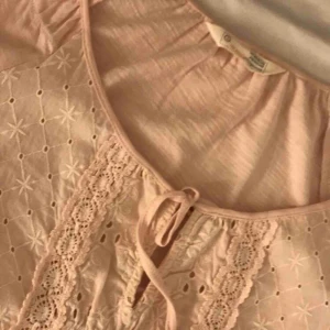  - Odd Molly blus Endast prövad  Nypris: 995kr Fraktar gärna men står ej för frakt:)