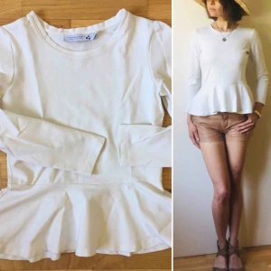  - Kvalitets tröja från norska Cathrine Hammel med peplum. Ny och ren vit.