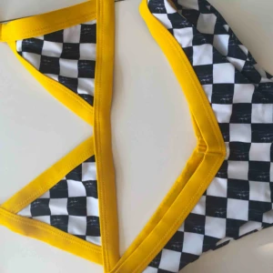  - Lite street style bikini. Endast prövad alltså nyskick, står M men ganska liten i storleken. Snygg bh att ha under nättröja!!   Säljer pga inte min stil bara