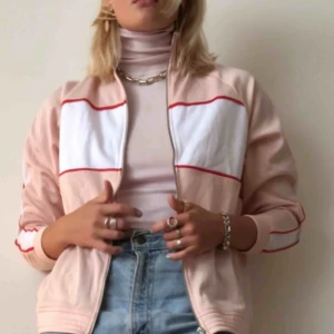  - Superfint sick av lättare material passade jacka/tröja/kofta. Aldrig använd! ⚡️⚡️