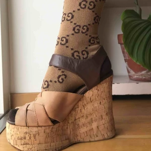  - Klack: 14cm  Pga platå är skorna sköna och fin kvalité💘